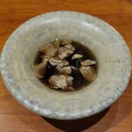 レストラン ナズ - 黄金軍鶏コンソメ 発酵した蓮根 ごぼう 里芋ラビオリ トリュフ