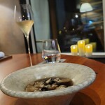 レストラン ナズ - 黄金軍鶏コンソメ 発酵した蓮根 ごぼう 里芋ラビオリ トリュフ