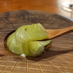 レストラン ナズ - シャインマスカット クロモジの木のオイル 発酵レモンピール ストラッチャテッラチーズ