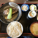 魚亥子 - 噴火湾産赤ガレイの煮付けの日替わり定食