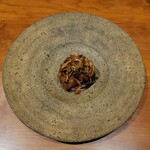 レストラン ナズ - 美ヶ原の仔鹿のヒレのカツレツ 発酵した黒蜂蜜 原木平茸ソース