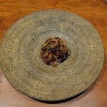 レストラン ナズ - 美ヶ原の仔鹿のヒレのカツレツ 発酵した黒蜂蜜 原木平茸ソース