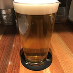 ヒマラヤテーブル - 奈良醸造(奈良)のモンキーツインズ。ヘイジーと言うけど濁りはなし、でも色んな果物感のあるジューシーさを適度な苦味が引き締めてちゃんとビールになってますよ（＾ω＾）