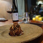 レストラン ナズ - 美ヶ原の仔鹿のヒレのカツレツ 発酵した黒蜂蜜 原木平茸ソース