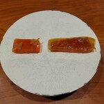 レストラン ナズ -   サーモン 発酵させた金柑 ルバーブピクルス  １か月熟成信州サーモン ３年目奈良漬