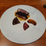 レストラン ナズ - 菅平高原のダボス牧場の羊肩肉ロースト 短黒和牛レバー