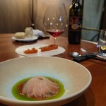 レストラン ナズ - 八千穂漁業の信州サーモン 蕪    サーモン 発酵させた金柑 ルバーブピクルス  １か月熟成信州サーモン ３年目奈良漬