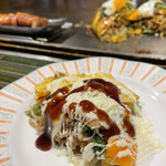 広島流 お好み焼き 鉄板料理 がんす - マヨネーズ、濃厚ソースで仕上げ！