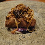 レストラン ナズ - 美ヶ原の仔鹿のヒレのカツレツ 発酵した黒蜂蜜 原木平茸ソース