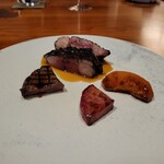 レストラン ナズ - 菅平高原のダボス牧場の羊肩肉ロースト 短黒和牛レバー