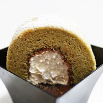 ケントハウス - 抹茶ムース(多分)の上にのってる半ロールケーキ。 '13 4月下旬