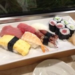 Yuki Sushi - お寿司ランチ￥８００
                        茶碗蒸しと赤だし付き〜
                        
                        