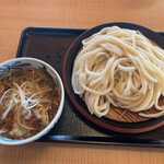 久兵衛屋 - 肉つけ汁うどんの大盛り