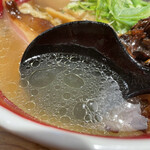 麺場 浜虎 - 鶏ガラベースの清湯塩スープは鶏の旨味たっぷり