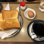 六曜社珈琲店 - コーヒー/トースト/ゆでたまご（640円）