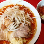 ラーメン二郎 - ラーメン半分＋ＳＫ＋ニンニク多め＋白ネギ