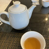 中国四川料理 道 - ドリンク写真:ポット烏龍茶の提供