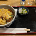Yaemaru - カツ丼850円には味噌汁がつかない。