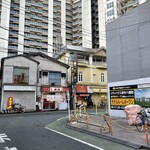 中華料理 栗林 - 店の向かいでは大型マンションが建設中