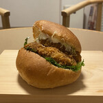 リトルマーメイド - 料理写真:黒毛和牛メンチカツバーガー