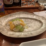 Hakata Robata Fisshuman - 柿とシャインマスカットの白和え