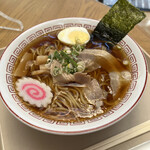 まほら亭 - ラーメン¥600- しっかり醤油スープ＋太めのモチモチ麺
