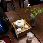 岩茶房 - 卓上の小物