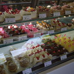 菓子工房ファミーユ - ケーキいっぱい並んでます