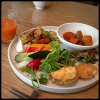 春秋ユラリ 恵比寿 - ランチの野菜ビュッフェ。ご飯と味噌汁ついて1,000円ポッキリ。