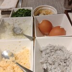 八重洲 steak & seafood 鉄板焼き 一心 - ガーリック炒飯の具材