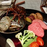 八重洲 steak & seafood 鉄板焼き 一心 - これが本日の鉄板焼きの食材。鮑、伊勢海老は動いてます。
