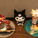 ICHIGO - ICHIGOの苺パフェ
            白いいちごのパフェ
            