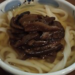 やしま 円山町店 - しいたけうどん・冷。禁断の極太打ち。