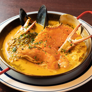 サルスエラ（魚介類のサフラン煮込み）