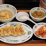 日高屋 - 日高屋 西葛西北口店 半チャーハン 280円 ＋ 餃子 250円 ＋ 白菜キムチ 200円 ＋ スープ 20円（全て税込）