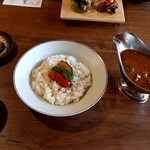 kisetsuwotaberushokutakunuma - ビーフカレー、箸休めの甘いお漬け物、干し葡萄