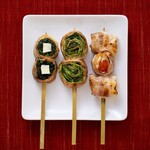 Meat rolls/vegetable skewers (from 275 yen each)