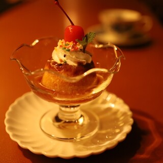 昭和レトロなスイーツメニュー。写真映えにも◎