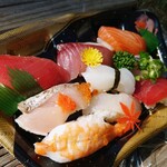 あわじ - 令和4年11月
            魚屋さんの厚切りお寿司 900円