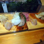 鮨芳 - ヒラメ（ウニ入り），ドロエビ，タコ