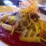 柊山ガーデン - トマトソースを敷いた国産たこ・タケノコの無農薬バジルパスタ