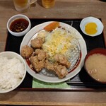 鳥良商店 - 自家製油淋鶏から揚げ定食 ¥858（税込）