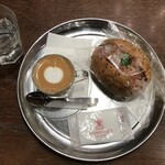 ANTICO CAFFE AL AVIS - マッキアート400円+フンギ390円