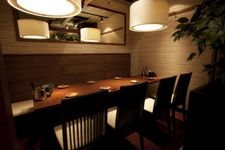Kosugi Batake - 白い椅子の個室