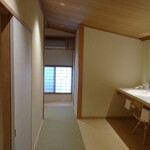 あさば - 洗面所を 通り 寝室へ