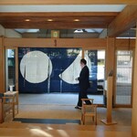 あさば - あさばの 心づかい    どんなに早くても 玄関には 誰かいてくれます