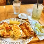 珈琲館 紅鹿舎 - 元祖ピザトースト セット 1,150円
（ミニサラダ、玉子、バナナ、ドリンク付き）