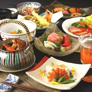 《季節の会席料理》四季の恵みを味わうコース。ご要望も承ります