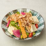 鳄梨和豆腐的日式kawara沙拉