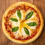 披萨的王道!马苏里拉奶酪的玛格丽特披萨